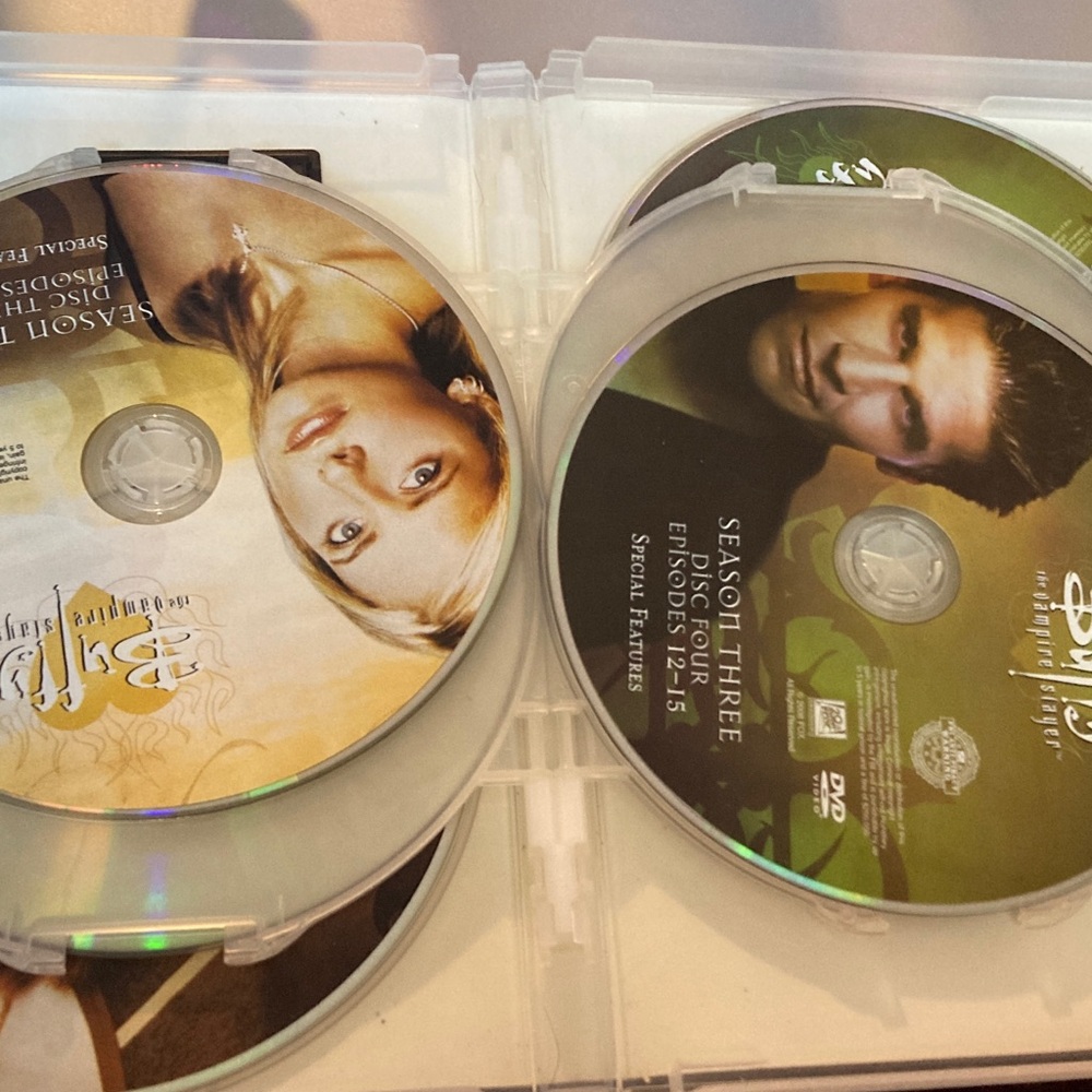 Buffy the vampire slayer season 3 dvd set complete good condition - Picture 4 of 5